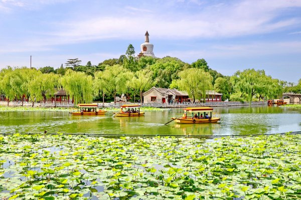 可盈配资 北京今天天晴气温升，紫外线很强，最高气温33℃